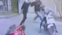 Tangkapan Layar Aksi seorang Pria Hajar Begal Sendirian