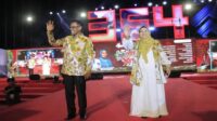 Pj. Bupati Bersama Ketua TP. PKK Tampil dengan Batik Khas Takalar
