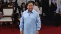 Kewibawaan Hancur, Foto Julur Lidah Prabowo Jadi Ejekan Netizen