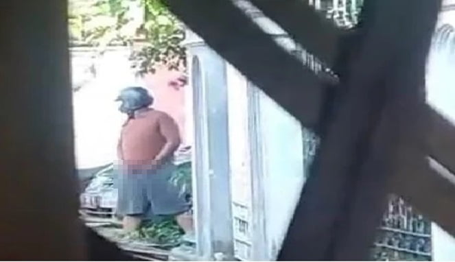 Viral, Pria Gendut di Makassar “Ngocok Bere-bere” Depan Emak-emak