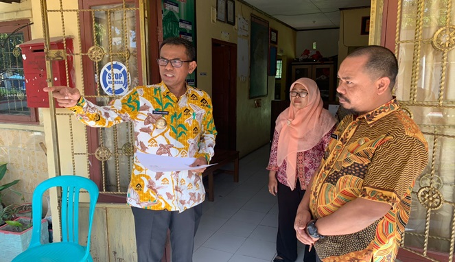 Pj. Bupati Takalar Sidak Kantor Lurah dan Pustu Sombalabella Pj. Bupati Takalar Sidak Kantor Lurah dan Pustu Sombalabella