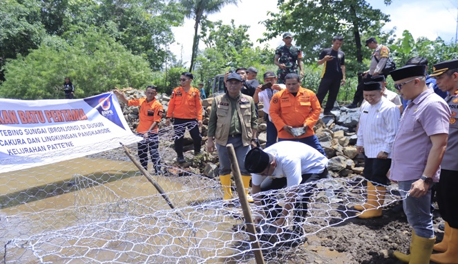 Cegah Bencana, Pemkab Takalar Bangun Bronjong di Polsel
