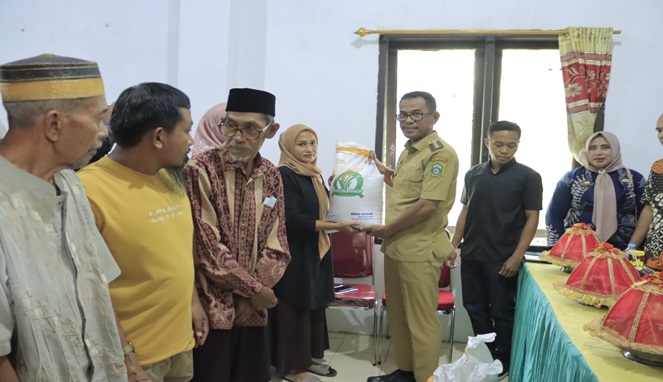 Pj. Bupati Takalar Serahkan Bantuan di Kecamatan Mangarabombang