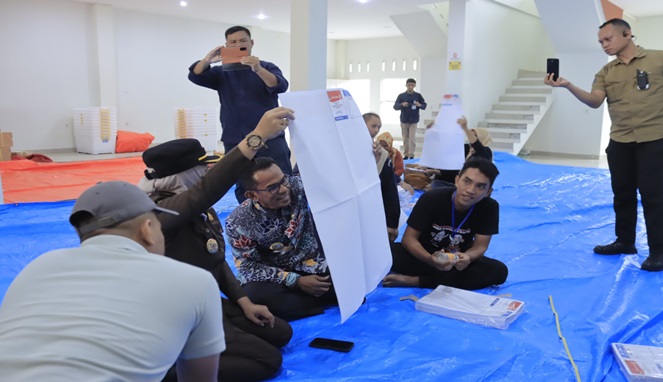 Pj. Bupati Takalar Kunjungi Gudang Logistik KPU