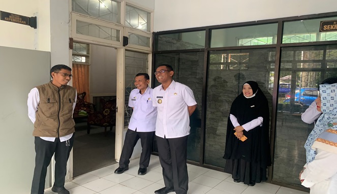 Pj. Bupati Takalar Sidak Hari Pertama Kerja di Bulan Puasa