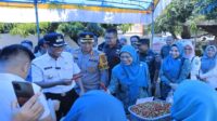 Pj. Bupati Takalar dan Ketua TP. PKK Hadiri Gerakan Pasar Murah