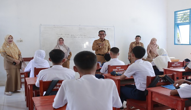 Pj. Bupati Pantau Ujian Sekolah di SMP Negeri 1 Takalar