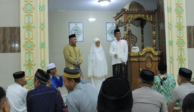 Pj. Bupati Takalar Berikan Hadiah Khusus ke Jamaah yang Khatam Alquran