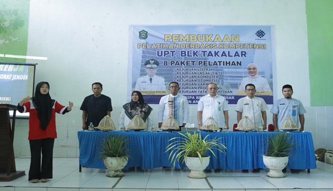 Pj. Bupati Takalar Buka Pelatihan Berbasis Kompetensi bagi Pencari Kerja Pj. Bupati Takalar Buka Pelatihan Berbasis Kompetensi bagi Pencari Kerja