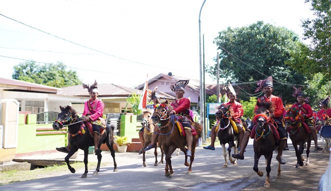 Pasukan Berkuda Takalar Warnai Pawai Taaruf MTQ ke XXXIII Sulsel