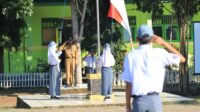 Pj Bupati Bertindak Sebagai Pembina Upacara di SMKN 6 Takalar
