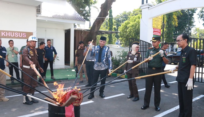 Sekda Takalar Ikut Musnahkan Barang Bukti Narkotika