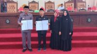 Pj. Bupati Tandatangani Persetujuan Bersama Ranperda tentang APBD Perubahan 2024 Pj. Bupati Tandatangani Persetujuan Bersama Ranperda tentang APBD Perubahan 2024