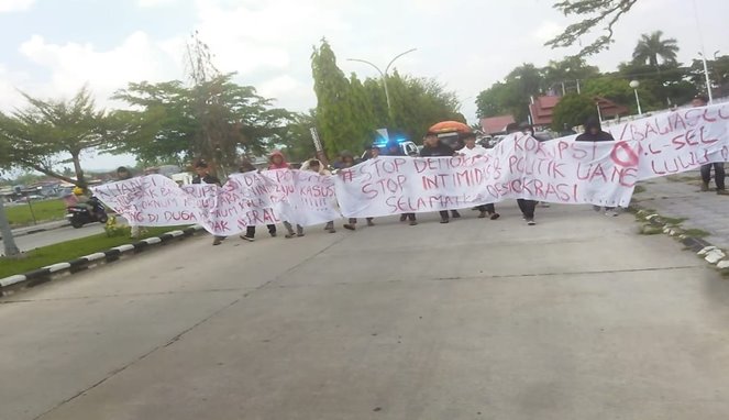 Polemik Foto 4 Jari Bupati Luwu Utara, Warga Pertanyakan Independensi Bawaslu