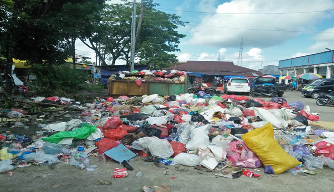 Pasar Barandasi Maros Dipenuhi Sampah, Pengelolaan Kebersihan Dipertanyakan