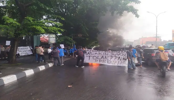 Gelombang Protes di Makassar, Kenaikan PPN Dinilai Aniaya Masyarakat Rentan Gelombang Protes di Makassar, Kenaikan PPN Dinilai Aniaya Masyarakat Rentan