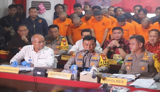 Polisi Bongkar Sindikat Uang Palsu di Kampus UIN Makassar: 17 Tersangka Ditangkap Polisi Bongkar Sindikat Uang Palsu di Kampus UIN Makassar: 17 Tersangka Ditangkap