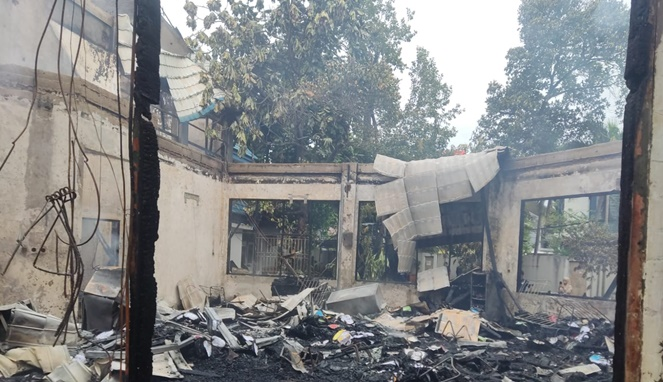 Labfor Polda Sulsel Sisir Lokasi Kebakaran Kantor Disdik Makassar