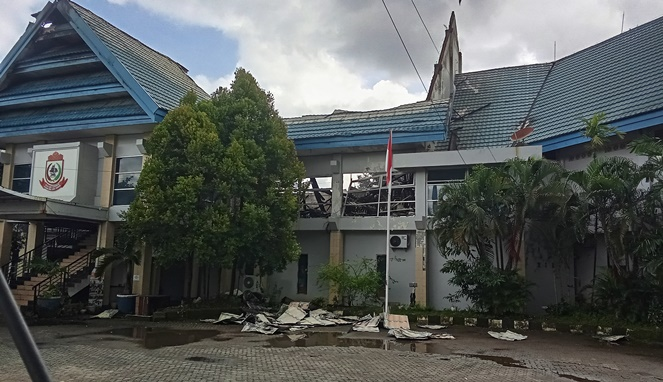 Tragis, Kantor Disdik Makassar Kini Hanya Menyisakan Puing dan Kerusakan
