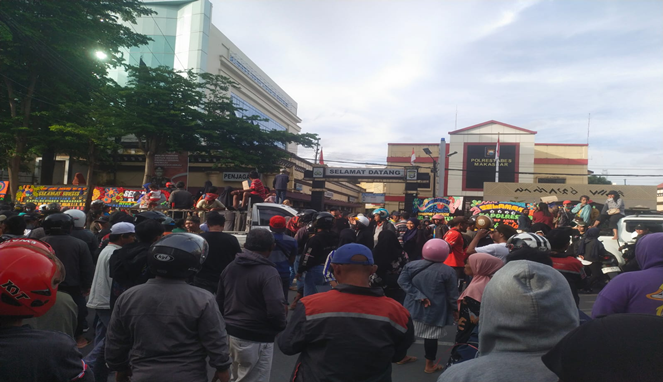 Ketua RW dan Polisi Diduga Bersekongkol dengan Mafia Tanah, Warga Mengamuk!