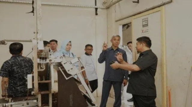 Pabrik Rokok 'Ilegal' di Gowa Terbongkar, Bea Cukai Bungkam dan Berita Hilang dari Internet!