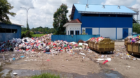 Pemda Maros Diduga Tutup Mata, Tumpukan Sampah Hiasi Kantor Dishub
