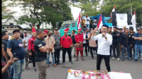 Advokat Dikriminalisasi, Ratusan Pengacara Geruduk Polrestabes Makassar