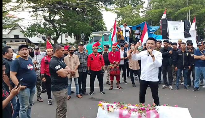 Advokat Dikriminalisasi, Ratusan Pengacara Geruduk Polrestabes Makassar