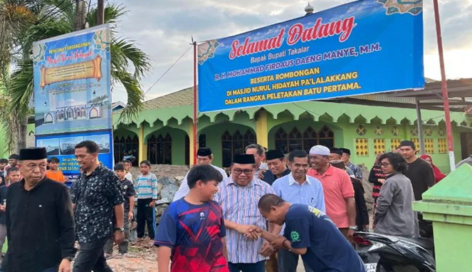 Bupati Takalar Letakkan Batu Pertama Renovasi Masjid Nurul Hidayah Pa’lalakkang