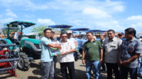 Dorong Transformasi Pertanian, Bupati Takalar Serahkan 80 Unit Alsintan kepada Petani