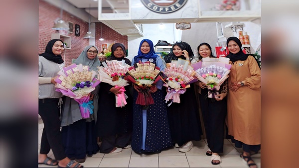 Berkarya dan Menginspirasi, ASAH JARI SULSEL Tunjukkan Hasil Kreasi Buket