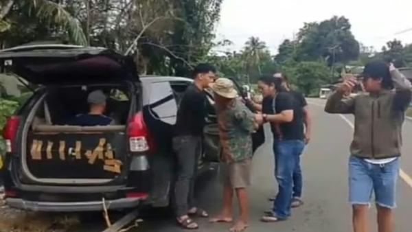 Kakek Peok di Bone Ditangkap Polisi Gila! Lamaran Ditolak, Kakek Peok di Bone Culik Siswi SMP di Tengah Jalan