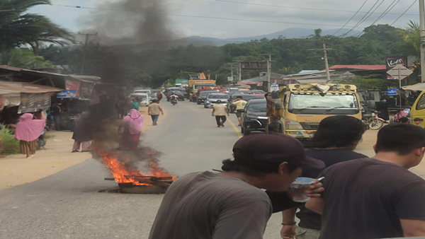 Jalan Rusak Tak Tersentuh, Rakyat Ngamuk! Konawe Lumpuh Total!