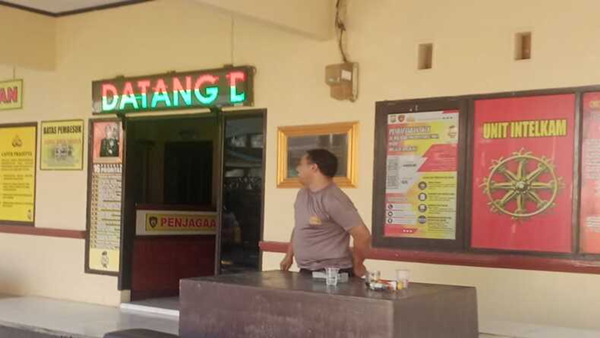 Viral! Guru SDN Borong Dibentak Oknum Polisi: “Siapako? Bukan Prioritas!”