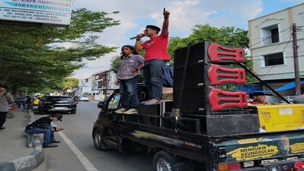 Aliansi Masyarakat Pemerhati Keadilan (AMPK) saat aksi Korupsi JKN RSUD Syekh Yusuf, AMPK Sindir Kejari Sungguminasa Cuma Pamer Barang Bukti!