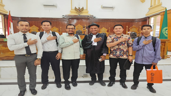 Tim Penasehat Hukum Usai sidang di Pengdilan Negeri Medan. Dijadikan Tumbal Digital! Eks Kadisdik Batu Bara Bongkar Rekayasa Kasus Rp1,8 Miliar