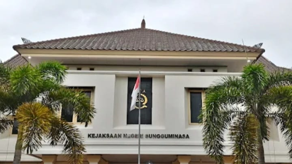 Kantor Kejaksaan Negeri Sungguminasa Lembaga Swadaya Masyarakat (LSM) Solidaritas Anti Korupsi (Somasi) resmi melaporkan dugaan penyelewengan dana Bantuan Operasio