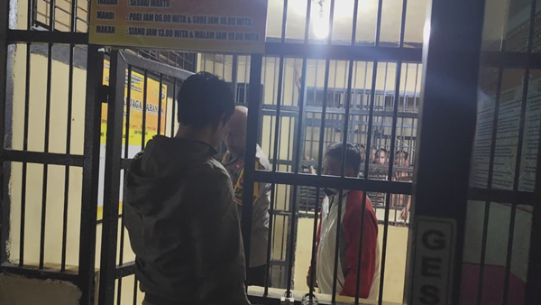 ASN Diduga Mabuk Mengamuk di Kantor Camat Makassar, Polisi Turun Tangan