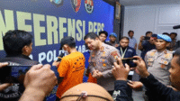 Kapolrestabes Makassar, Kombes Pol Arya Perdana, saat konferensi pers terkait kasus dugaan kekerasan seksual yang dilakukan oleh oknum guru SD Inpres Mangga Tiga. (Foto Humas Polrestabes Makassar) Kapolrestabes Makassar Tegas, Pengakuan Tersangka Bukan Patokan Penyidikan