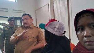 Tim Canvasser MuLIA meminta keadilan serta penjelasan kepada Wali Kota Makassar, Munafri Arifuddin atau Appi, terkait proses pemilihan RT/RW yang mereka nilai penuh kejanggalan. Pemilihan RT/RW Dianggap Tak Beres, Canvasser MuLIA Kecewa Jawaban Wali Kota Appi