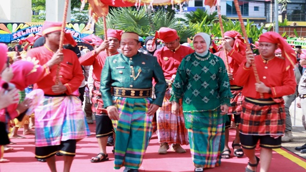 Dengan Pakaian Adat dan Songkok Guru, Bupati Takalar Hadiri HUT ke-705 Kabupaten Gowa
