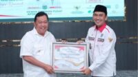 Bupati Takalar Firdaus Daeng Manye Terima Penghargaan Tokoh Peduli Desa dari APDESI Bupati Takalar Firdaus Daeng Manye Terima Penghargaan Tokoh Peduli Desa dari APDESI