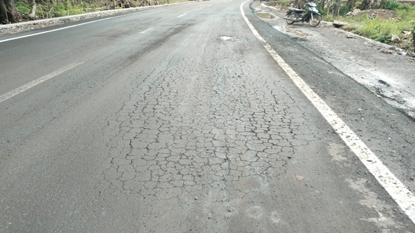 Jalan Nasional di Barru Cepat Rusak, Publik Minta Audit Proyek APBN