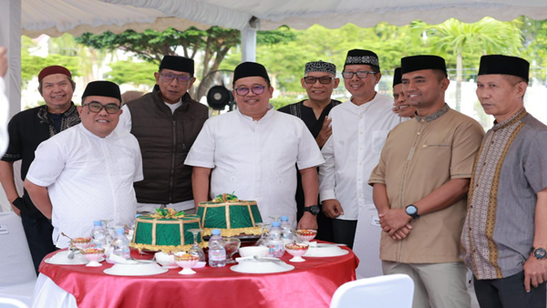 Ramadan Penuh Haru! Daeng Manye Satukan Warga Takalar dalam Buka Puasa Akbar, Bantuan Banjir Mengalir