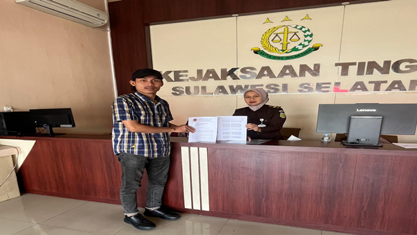 Forum Pemuda dan Mahasiswa Hukum (FORMAHUM) resmi melayangkan laporan pengaduan (LAPDU) ke Kejaksaan Tinggi Sulawesi Selatan Bau Busuk Proyek Incinerator Sulsel, FORMAHUM Seret Dugaan Korupsi ke Kejati!