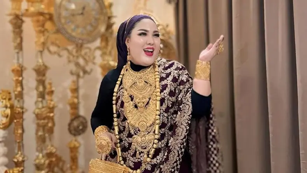 Mira Hayati (Foto Facebook) Mira Hayati Mau Dipindah, Dugaan Main Data Domisili Bikin Publik Geram!