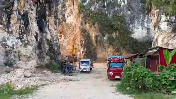 Aktivitas tambang galian C yang diduga ilegal di Kelurahan Singki’, Kecamatan Rantepao,yang diduga Milik Kepala Desa Ngeri! Wartawan Diburu Ancaman Maut Usai Ungkap Tambang Tanpa Izin
