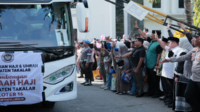 Bupati Takalar, Mohammad Firdaus Daeng Manye, secara resmi melepas keberangkatan jemaah haji asal Kabupaten Takalar Bupati Mohammad Firdaus Daeng Manye Resmi Berangkatkan 72 Jemaah Haji Takalar