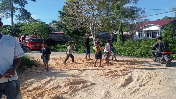 Koperasi NCS–HNSI Sulsel Bersama Warga Benahi Jalan Pelabuhan Bontobahari