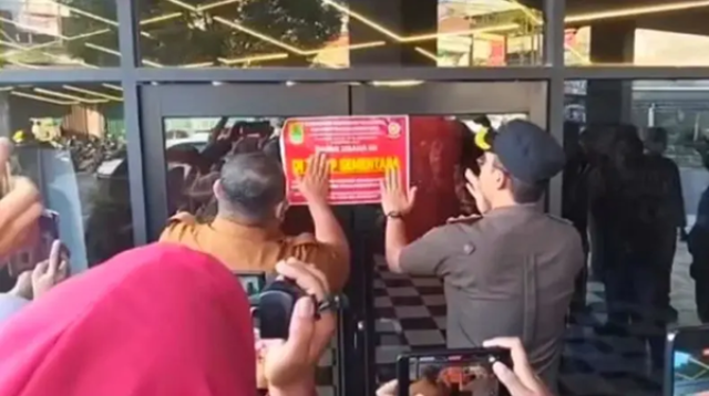 Pesta Gay di Helen’s Night Mart Digerebek, Tiga Pemilik Resmi Jadi Tersangka